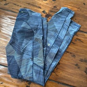 Lululemon Navy and White Leggings Size 10 with Pockets